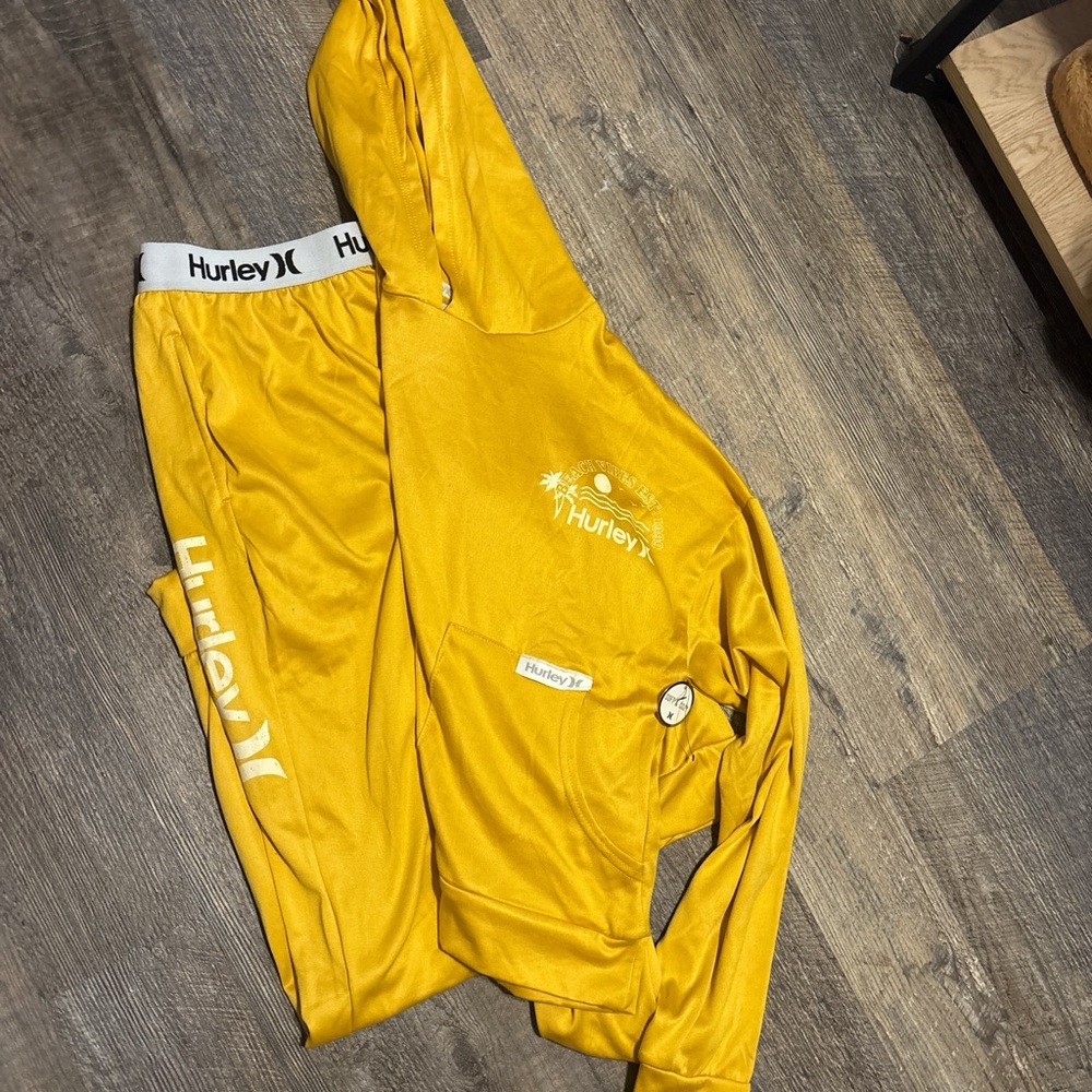 Hurley Golden/Yellow Tracksuit with Logo